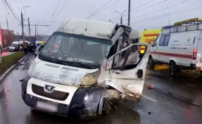 В Туле на месте смертельного ДТП с трамваем и маршрутками работают 12 бригад скорой помощи