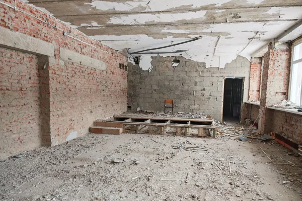 Полная перепланировка и современные классы: в междуреченской гимназии начался капремонт