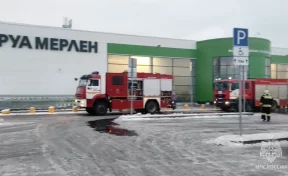 В Санкт-Петербурге горит строительный магазин «Леруа Мерлен»