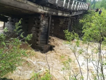 Фото: В Красноярском крае два моста разрушились из-за дождей 1