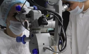 Офтальмологи кемеровской больницы получили современный аппарат почти за 2 млн рублей