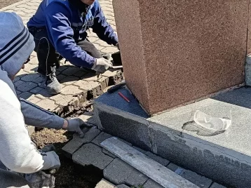 Фото: В Кировском районе Кемерова обновляют памятник народу-победителю в ВОВ 2