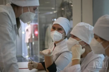 Фото: До 50 тысяч рублей: власти Кузбасса установили ежемесячные выплаты медикам 1