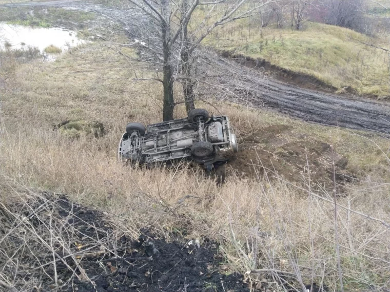Фото: В Кузбассе водитель Land Cruiser сбил двух пешеходов и перевернулся 2