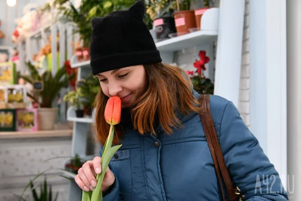 Кемеровчанки рассказали, чего хотят на 8 Марта и что на самом деле получают