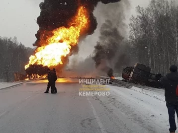 Фото: Сгорел водитель бензовоза: в МВД рассказали подробности ДТП на трассе Кемерово — Новосибирск 1