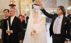 Собчак и Богомолова заподозрили в гостевом браке