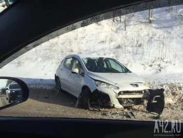 Фото: На улице Терешковой в Кемерове случилось ДТП с участием Peugeot 1