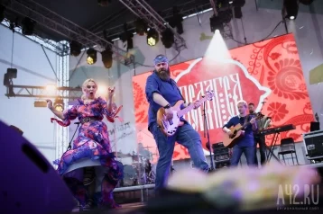 Фото: «Сибирь рулит»: Пелагея и Александр Пушной поделились впечатлениями от фестиваля «Динотерра» в Кузбассе 1