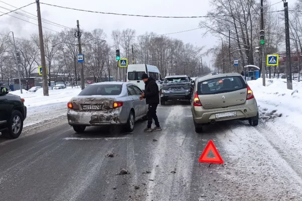 Полицейские попросили откликнуться очевидцев ДТП с двумя автомобилями в Новокузнецке