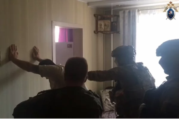 Два убийства, покушения и вымогательство: в Кузбассе задержали криминального авторитета и трёх его подельников