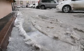Пенсионерка из Санкт-Петербурга умерла после того, как поскользнулась и упала на нечищеном тротуаре