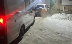 В Кузбассе машина скорой помощи заглохла в мороз: помог неравнодушный водитель