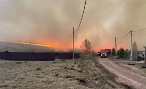 Огонь не дошёл до домов: в Кузбассе ликвидировали крупный пожар в поле