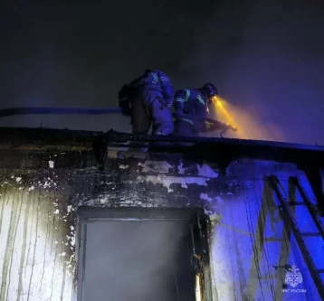 Фото: В Алтайском крае многодетная семья во время пожара в доме потеряла троих детей 1