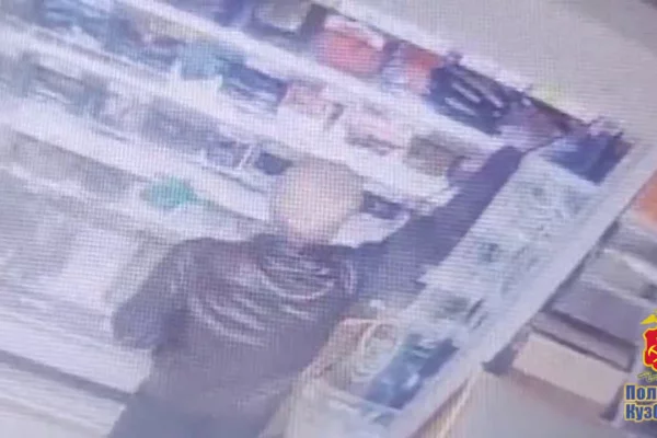 Кузбассовец вышел из супермаркета с незаконным «уловом» в 11 упаковок рыбы