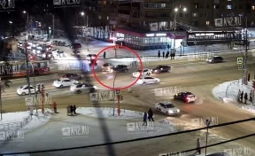 В Кемерове ДТП на перекрёстке проспекта Ленина и Пионерского бульвара попало на видео