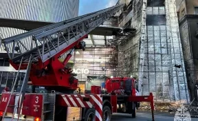 В Ростове-на-Дону на 500 квадратных метрах горит торговый центр 