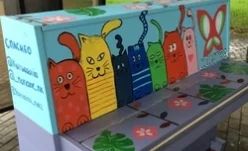 В Новокузнецке на новом арт-пианино «поселились» цветные коты