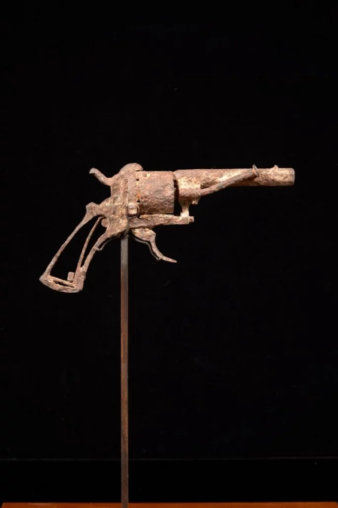 Фото: Револьвер, из которого застрелился Ван Гог, продали за 162 500 евро 2
