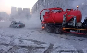 «Машины вмёрзли в лёд»: кемеровчане пожаловались на коммунальную аварию на Пионерском бульваре