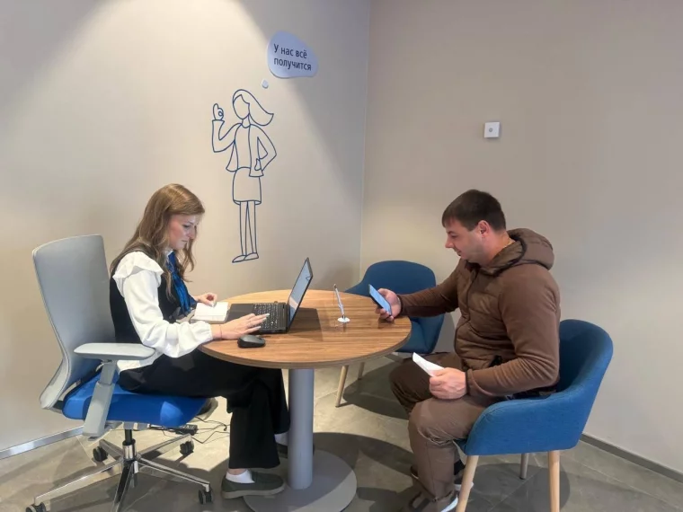 Фото: В Мариинске технологичный офис ВТБ сменил прописку 6