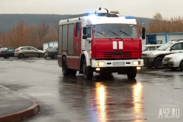 Фото: Женщина погибла при пожаре в многоэтажном доме в Кузбассе 1