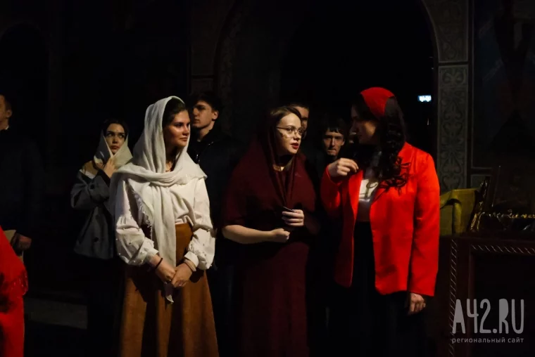 Фото: Пасхальная ночь в Кемерове: фоторепортаж из Знаменского собора 31