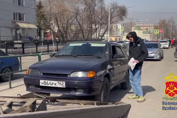19-летний водитель с нецензурной надписью на стекле был оштрафован в Кузбассе