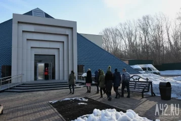 Фото: Начались первые похороны погибших на пожаре в кемеровской «Зимней вишне» 3