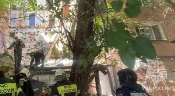 Фото: В Астрахани обрушилась часть подъезда многоквартирного дома 1