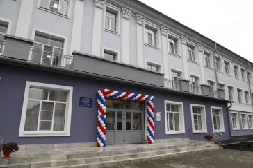 Фото: Старейшую школу Новокузнецка отремонтировали за 225 млн рублей 2