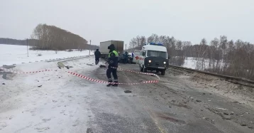 Фото: В ДТП с грузовиком на кузбасской трассе погибла 60-летняя женщина 1