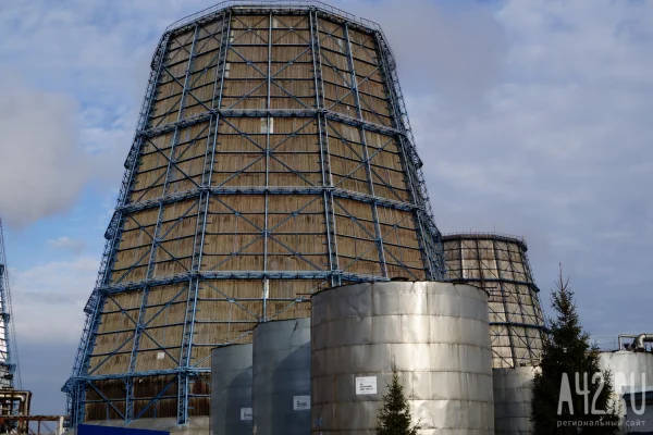 Сера, сажа, аммиак: сотни тонн фильтруют, тысячи летят на город. Что кемеровские заводы делают с воздухом в режиме «чёрного неба»