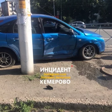 Фото: В Кемерове  на проспекте Ленина столкнулись три автомобиля 2