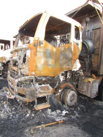 Фото: В Кузбассе два подельника сожгли 10 дорогих самосвалов: дело ушло в суд 4