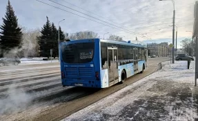 Автобус загорелся на конечной остановке в Новокузнецке, власти объяснили пожар