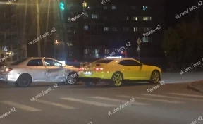 Спорткар попал в ДТП на кемеровском перекрёстке