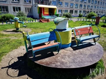 Фото: Зубастые качели: рейд по детским площадкам Кемерова 4