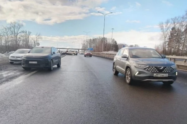 На трассе Кемерово — Новокузнецк столкнулись 7 автомобилей