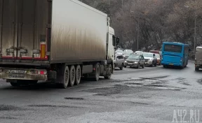 Власти Кемерова рассказали, когда фуры перестанут создавать пробки в городе