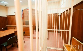 В Петербурге 6 мужчин обвинили в развращении и сексе с 13-летней девочкой