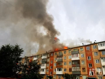Фото: В многоквартирном доме в центре Кемерова произошёл крупный пожар, люди эвакуированы 3