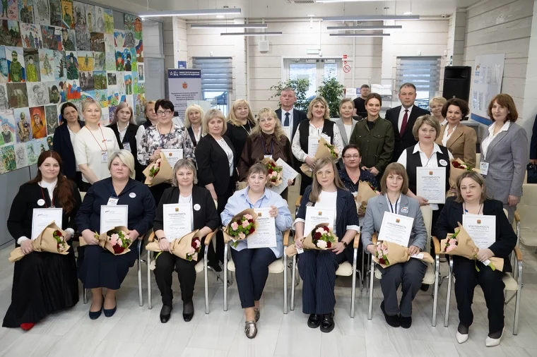 Фото: Анна Цивилёва и Илья Середюк встретились с социальными координаторами бойцов СВО в Кузбассе 3