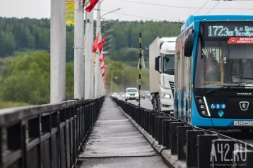 Фото: Ещё семь автобусов изменили движение в связи с ремонтом моста в Кемерове 1