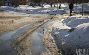 «Снежная каша»: кемеровчанам ответили на комментарии про неубранные дороги