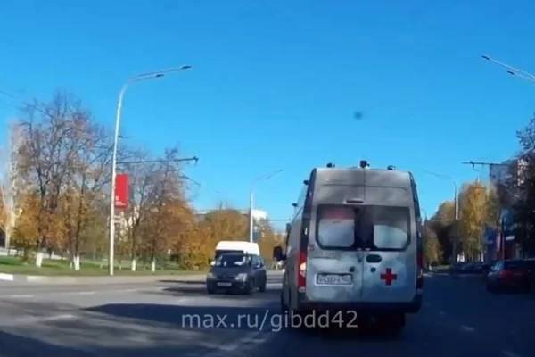 В Кузбассе ГАИ начала искать водителей, не пропускающих машины скорой