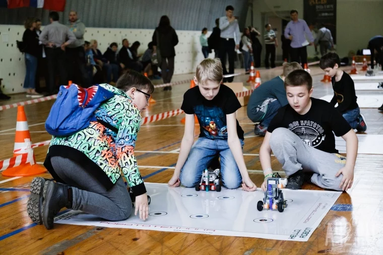 Фото: Я робот, и это нормально: в Кемерове прошли состязания молодых учёных 53