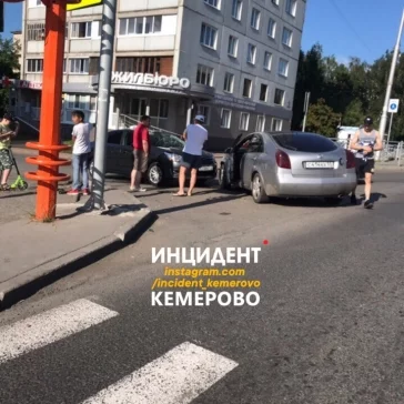 Фото: В Кемерове  на проспекте Ленина столкнулись три автомобиля 3
