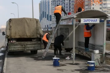 Фото: В Кемерове покрасили 90% остановочных павильонов 1